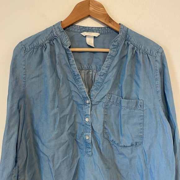 H&M Women’s Denim Blouse - Picture 2 of 6